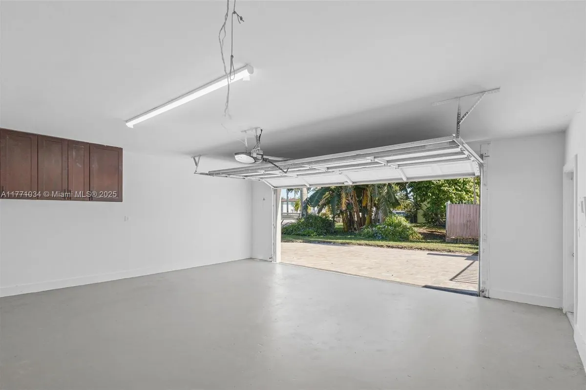 10440 NW 133rd St, Hialeah Gardens FL 33018