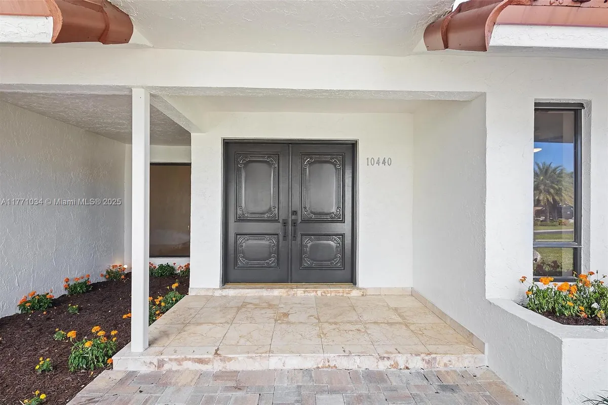 10440 NW 133rd St, Hialeah Gardens FL 33018