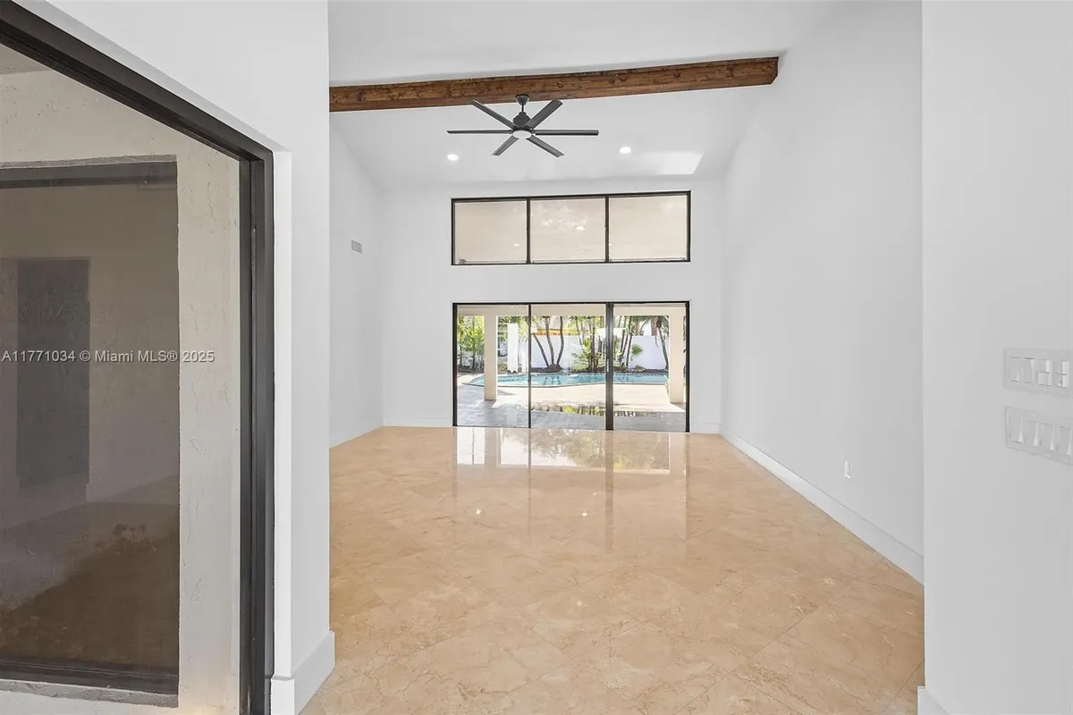 10440 NW 133rd St, Hialeah Gardens FL 33018