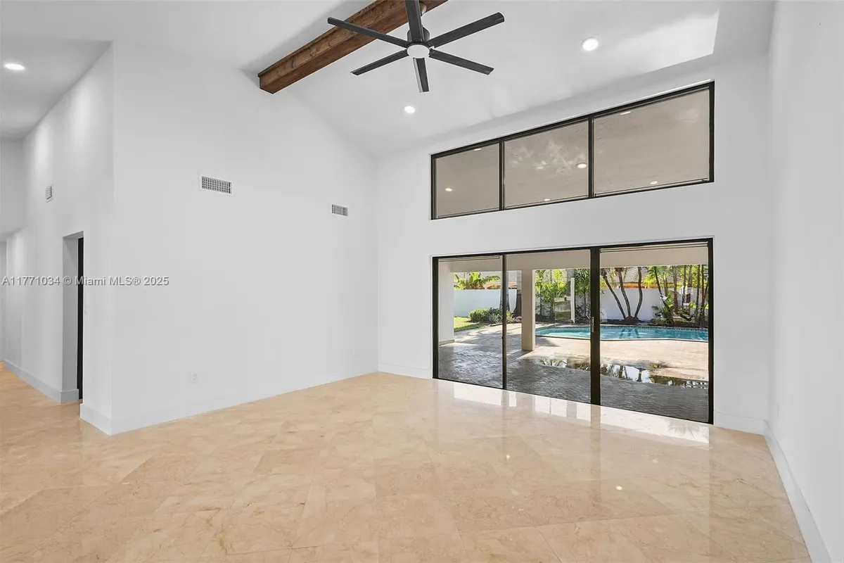 10440 NW 133rd St, Hialeah Gardens FL 33018