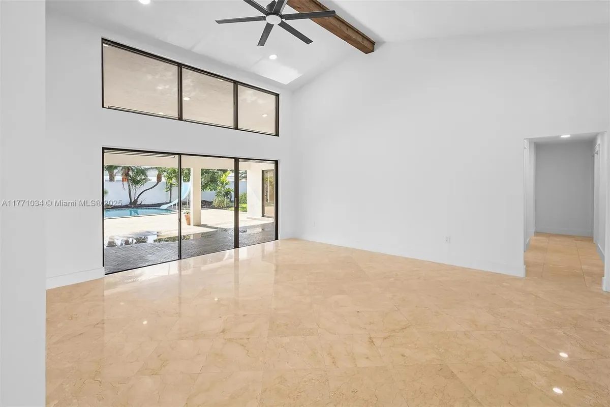 10440 NW 133rd St, Hialeah Gardens FL 33018