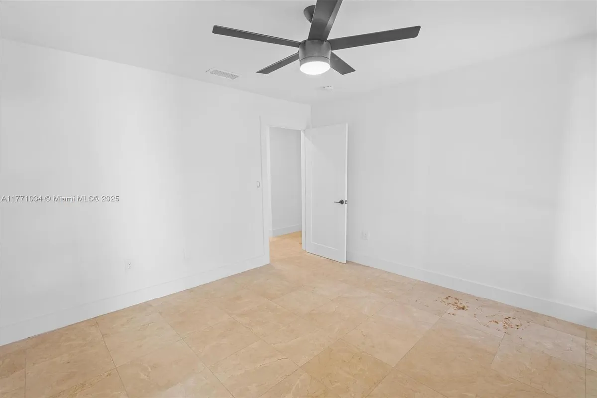 10440 NW 133rd St, Hialeah Gardens FL 33018