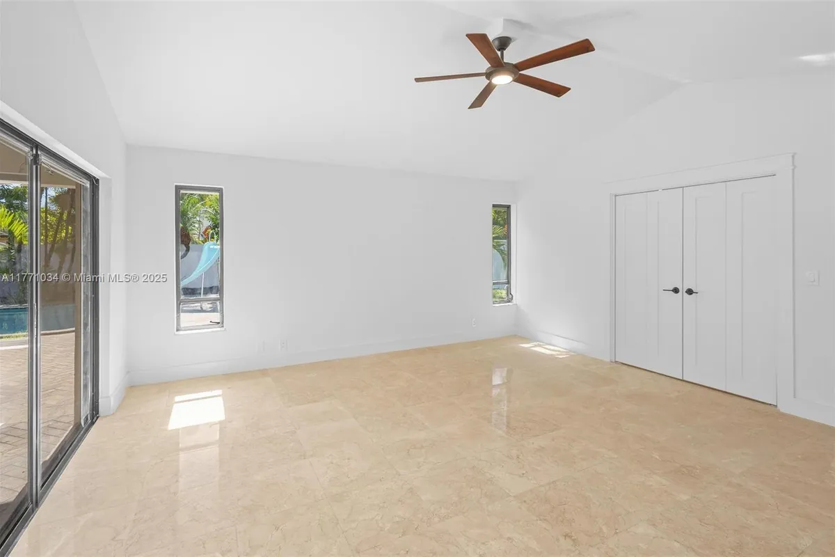 10440 NW 133rd St, Hialeah Gardens FL 33018