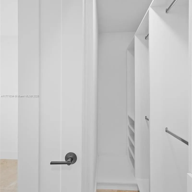 10440 NW 133rd St, Hialeah Gardens FL 33018