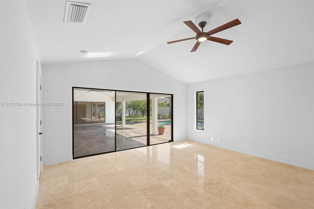 10440 NW 133rd St, Hialeah Gardens FL 33018