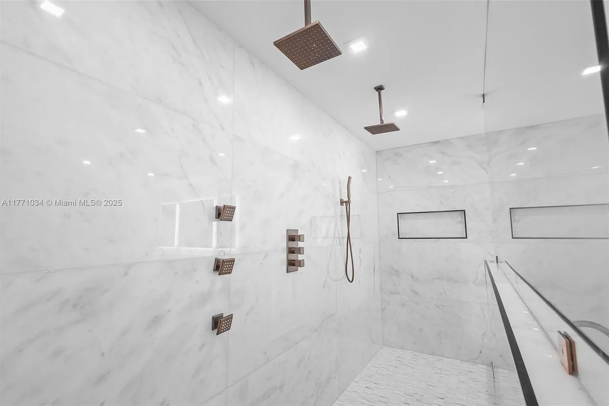 10440 NW 133rd St, Hialeah Gardens FL 33018