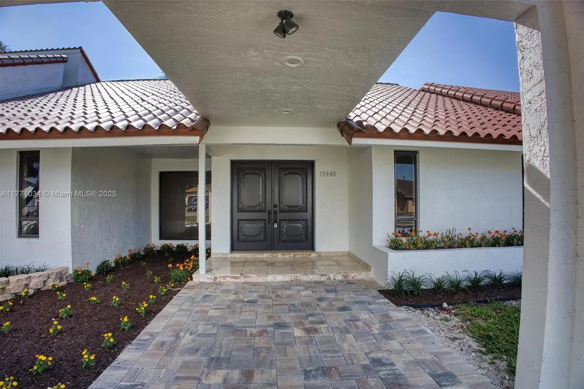 10440 NW 133rd St, Hialeah Gardens FL 33018