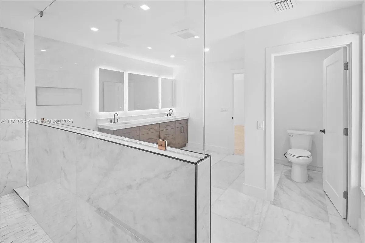 10440 NW 133rd St, Hialeah Gardens FL 33018