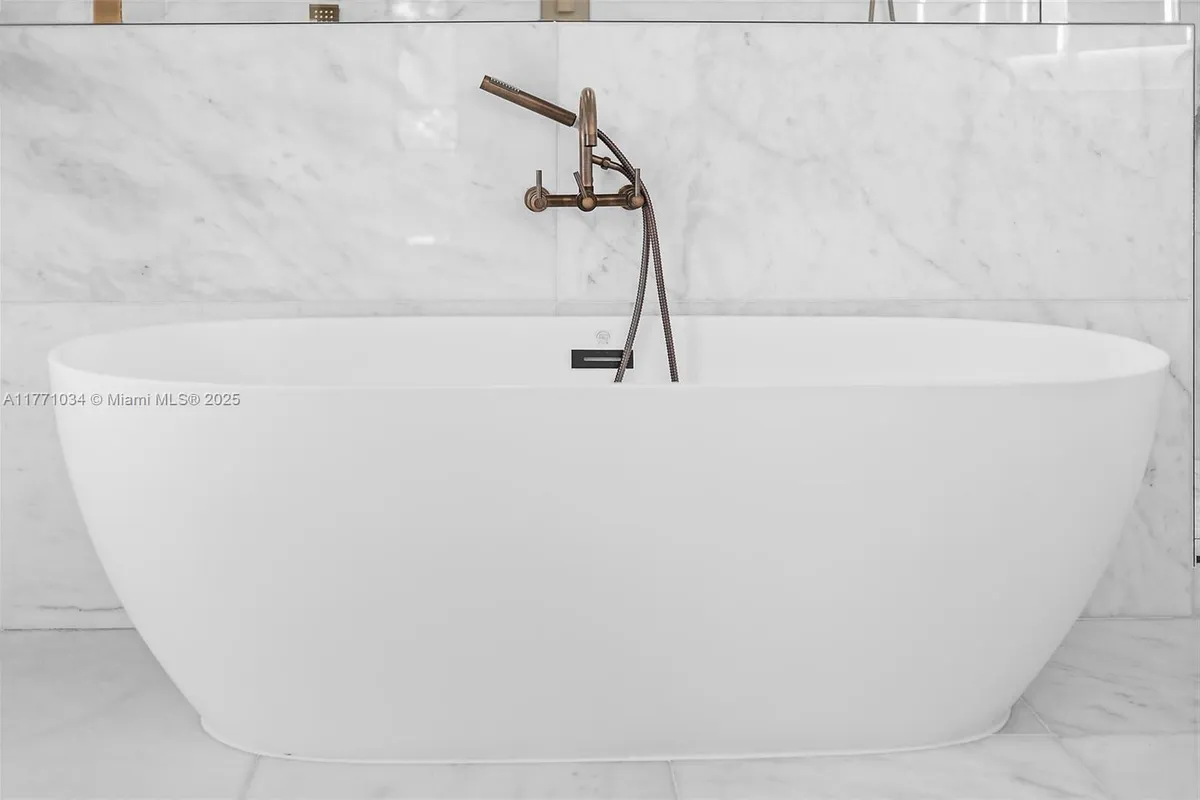 10440 NW 133rd St, Hialeah Gardens FL 33018