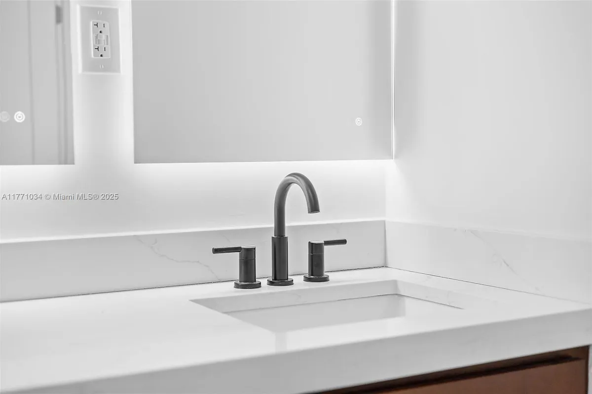 10440 NW 133rd St, Hialeah Gardens FL 33018