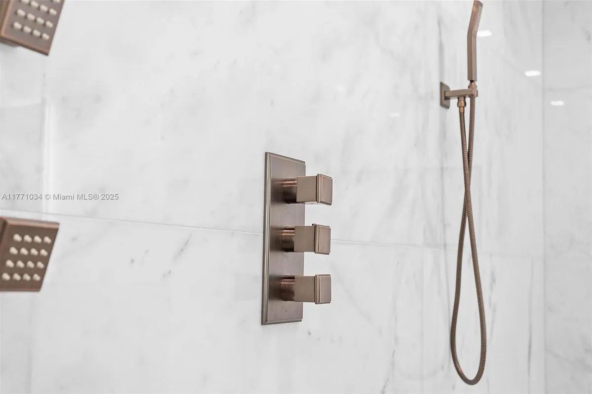 10440 NW 133rd St, Hialeah Gardens FL 33018