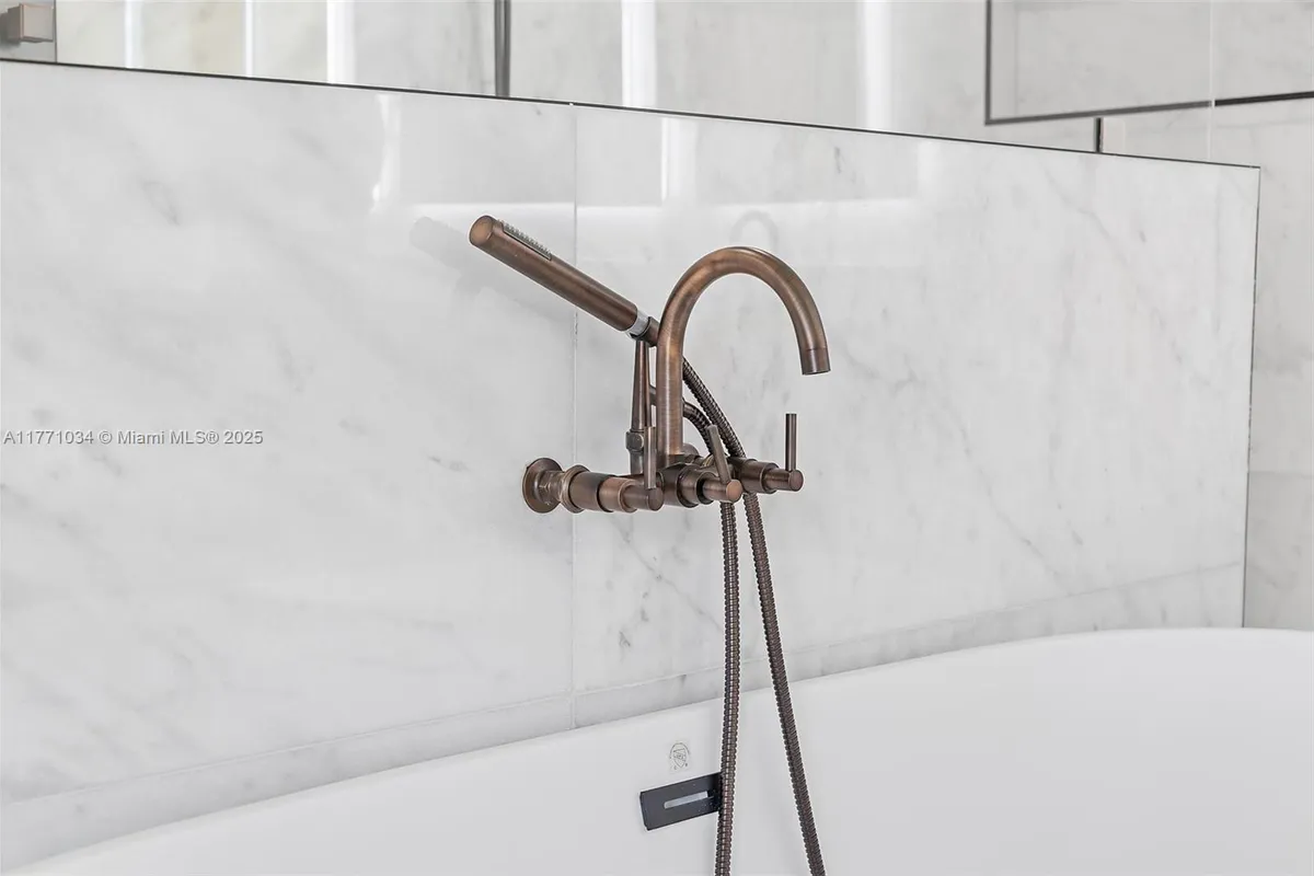 10440 NW 133rd St, Hialeah Gardens FL 33018