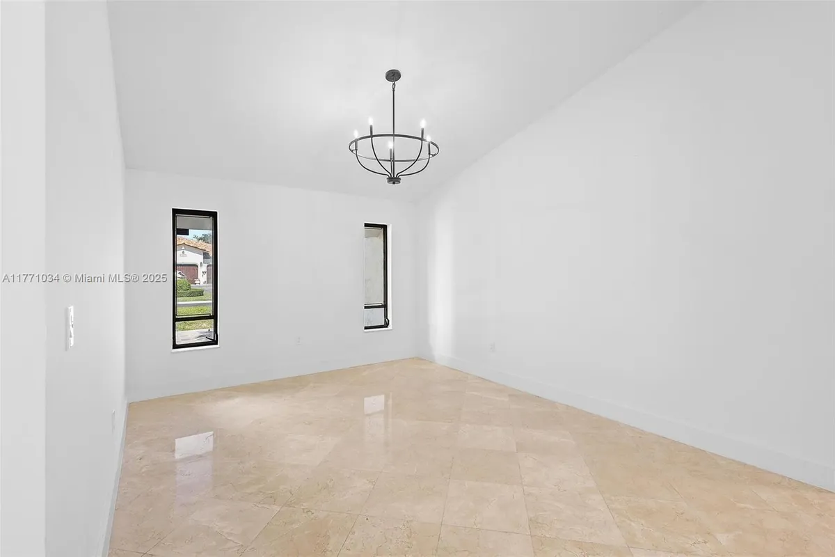 10440 NW 133rd St, Hialeah Gardens FL 33018