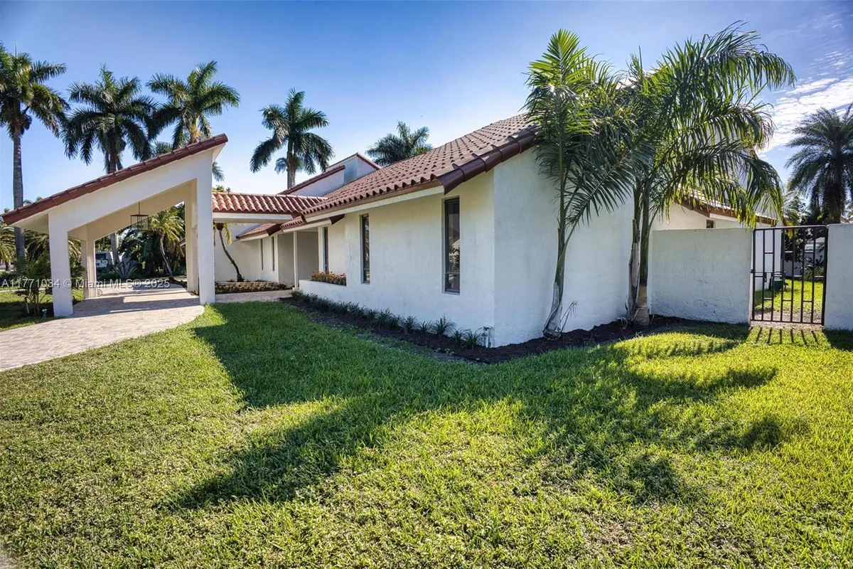 10440 NW 133rd St, Hialeah Gardens FL 33018