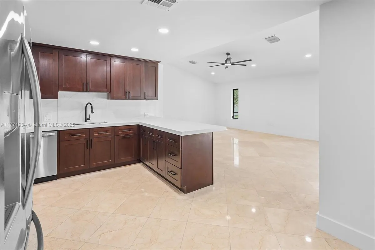 10440 NW 133rd St, Hialeah Gardens FL 33018