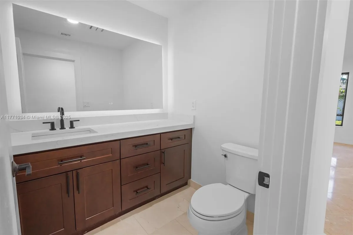 10440 NW 133rd St, Hialeah Gardens FL 33018