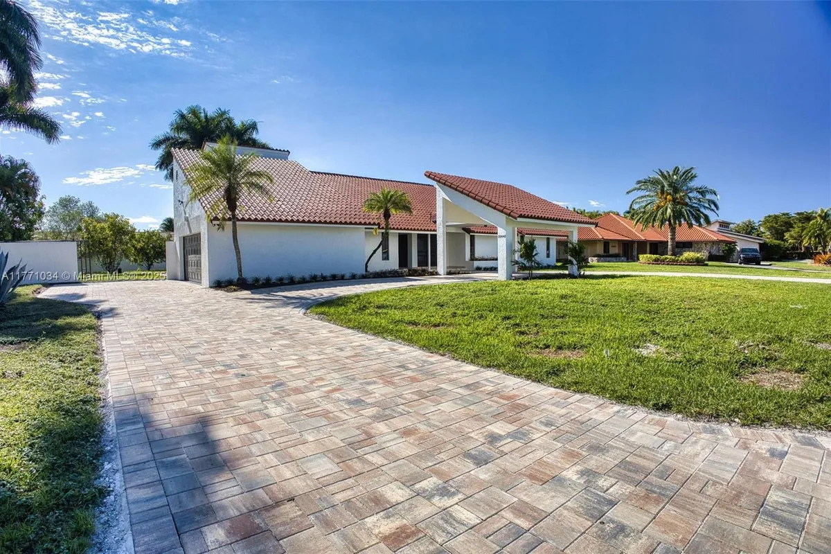 10440 NW 133rd St, Hialeah Gardens FL 33018