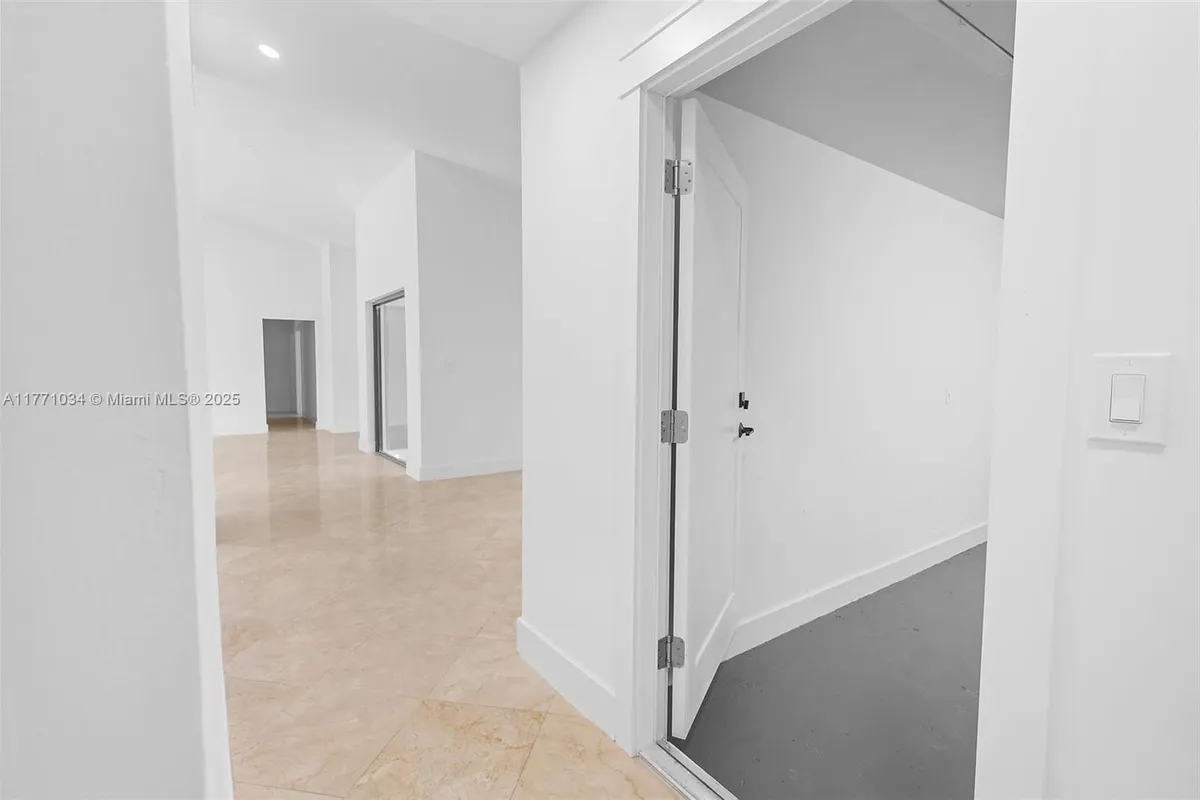 10440 NW 133rd St, Hialeah Gardens FL 33018