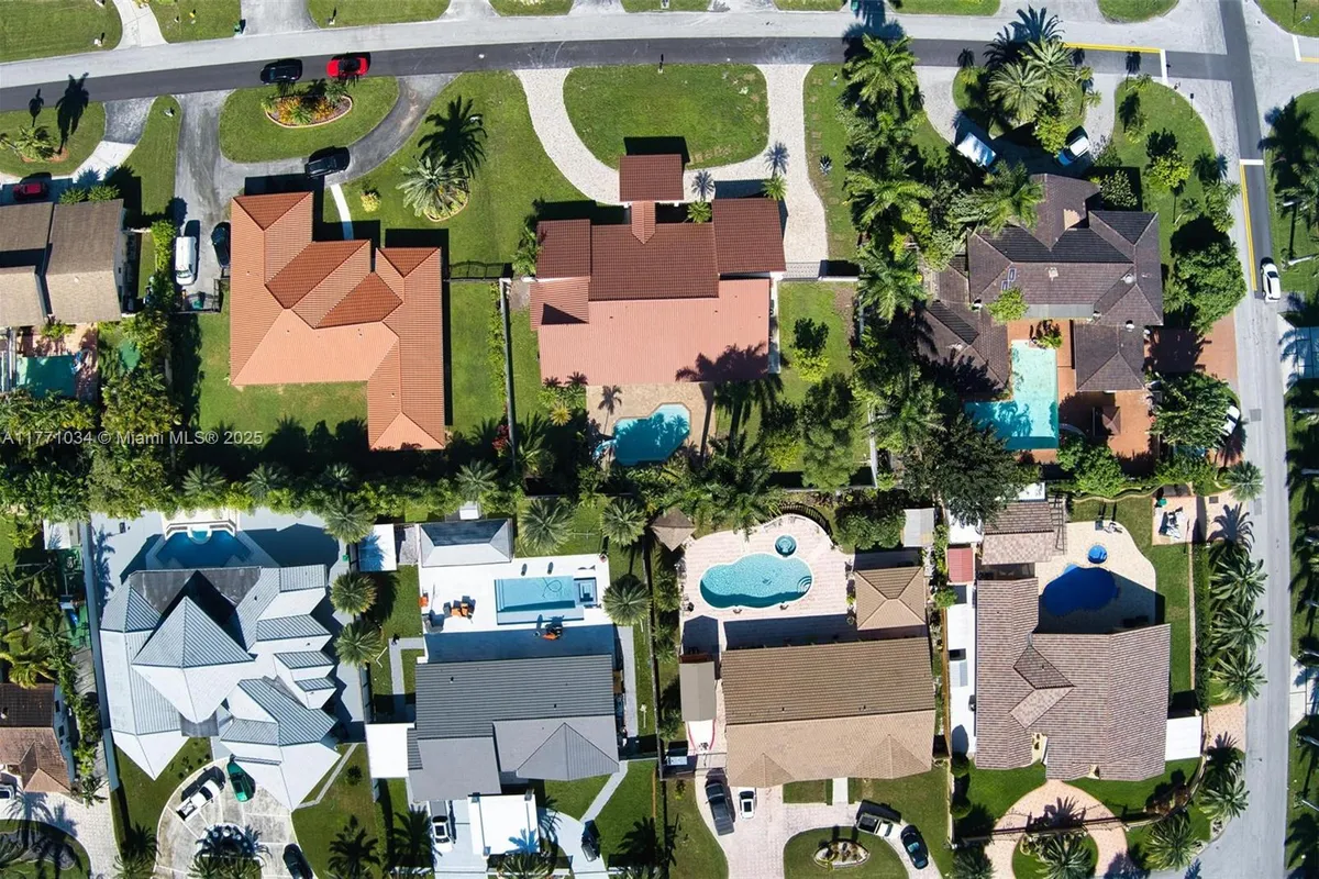 10440 NW 133rd St, Hialeah Gardens FL 33018