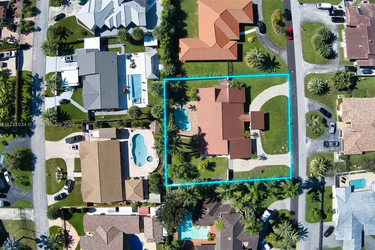 10440 NW 133rd St, Hialeah Gardens FL 33018