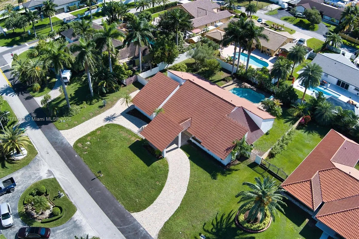 10440 NW 133rd St, Hialeah Gardens FL 33018