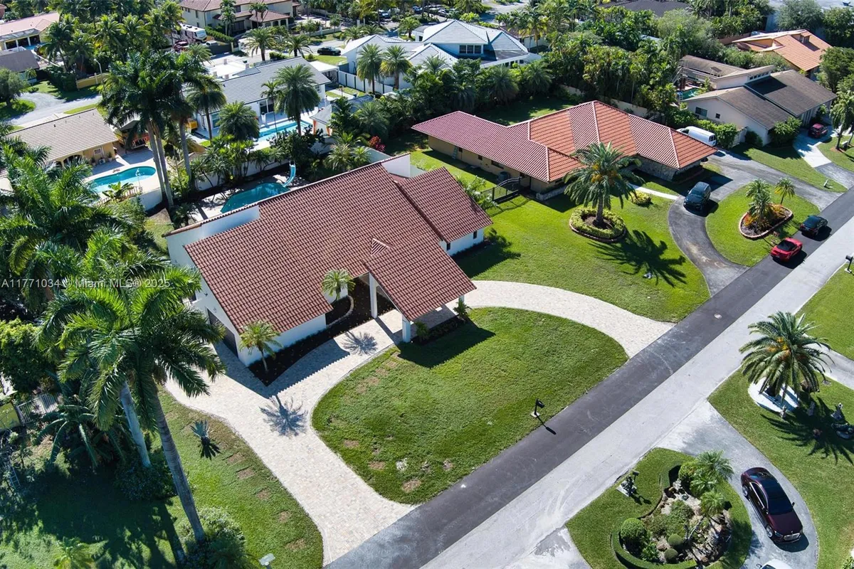 10440 NW 133rd St, Hialeah Gardens FL 33018