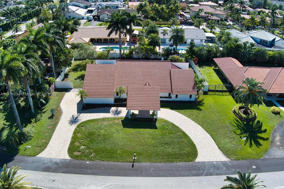 10440 NW 133rd St, Hialeah Gardens FL 33018