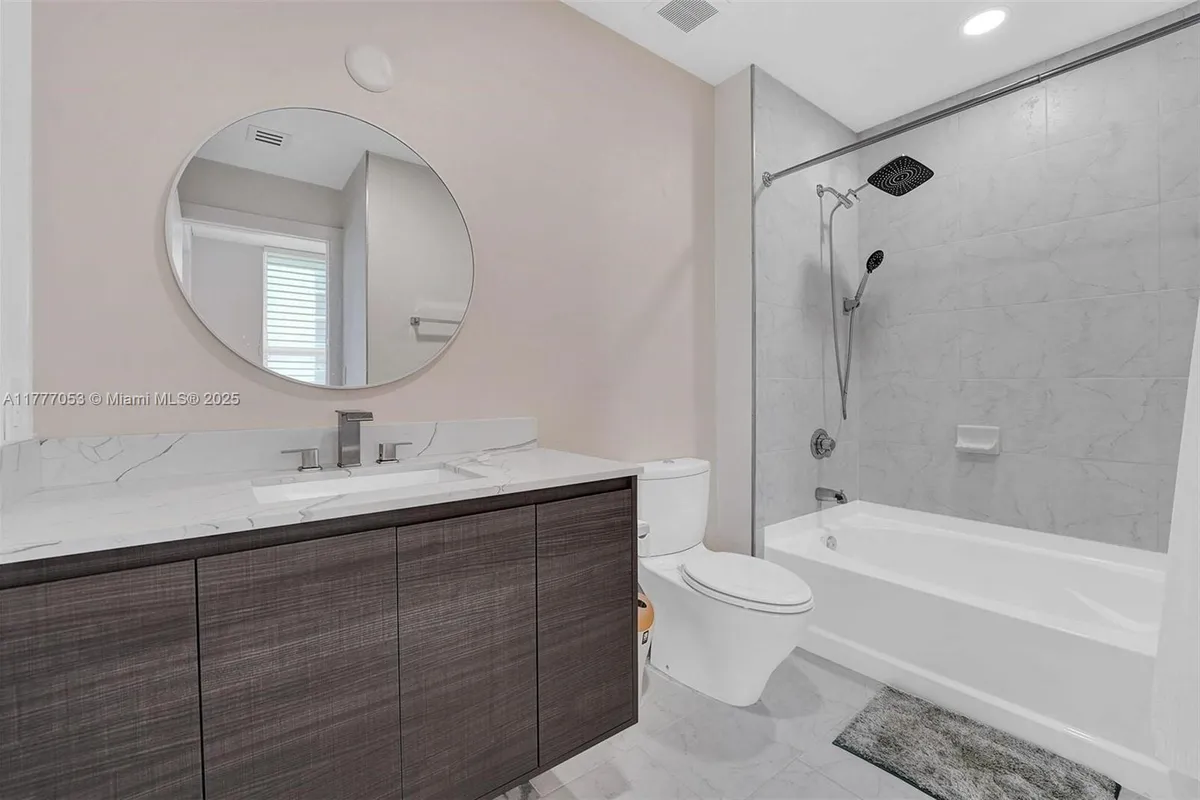 234 NE 3rd St # 2202, Miami FL 33132