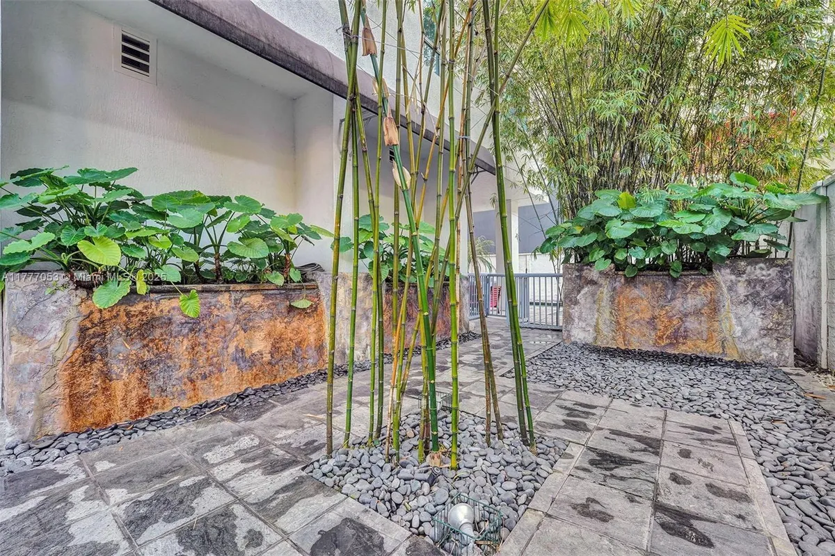 234 NE 3rd St # 2202, Miami FL 33132