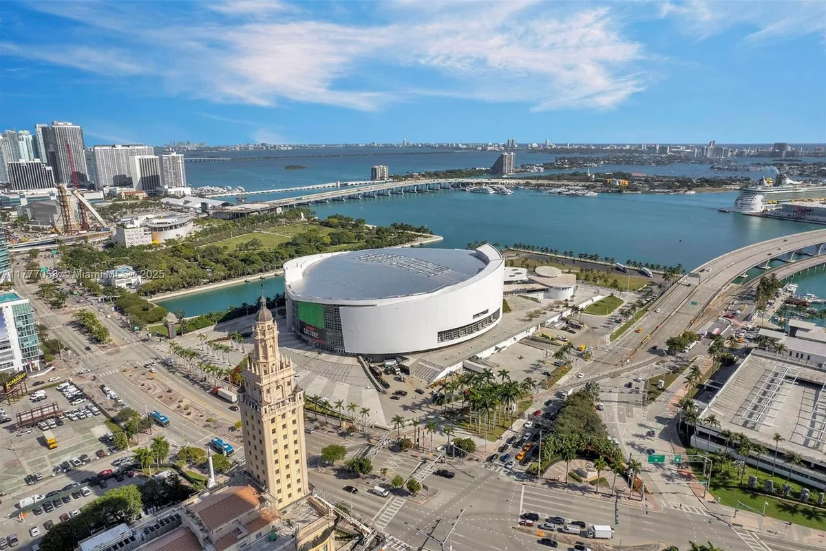 234 NE 3rd St # 2202, Miami FL 33132