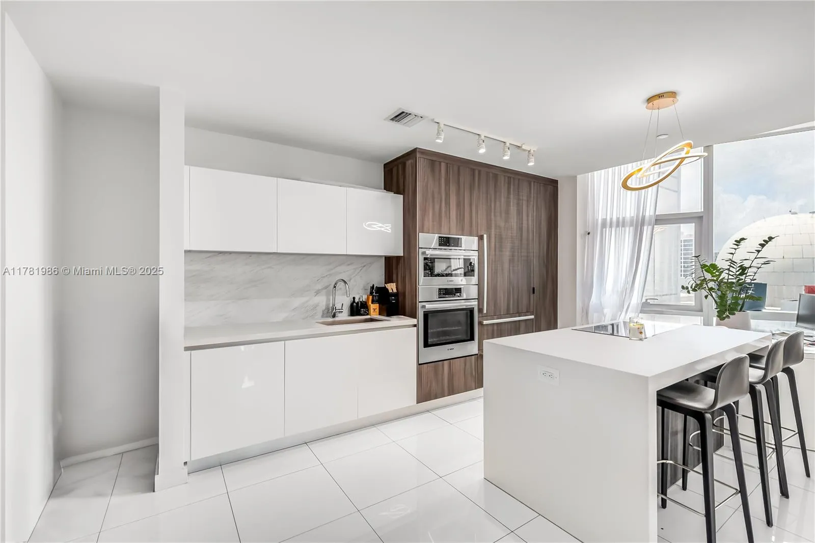 851 NE 1st Ave # 1102, Miami FL 33132