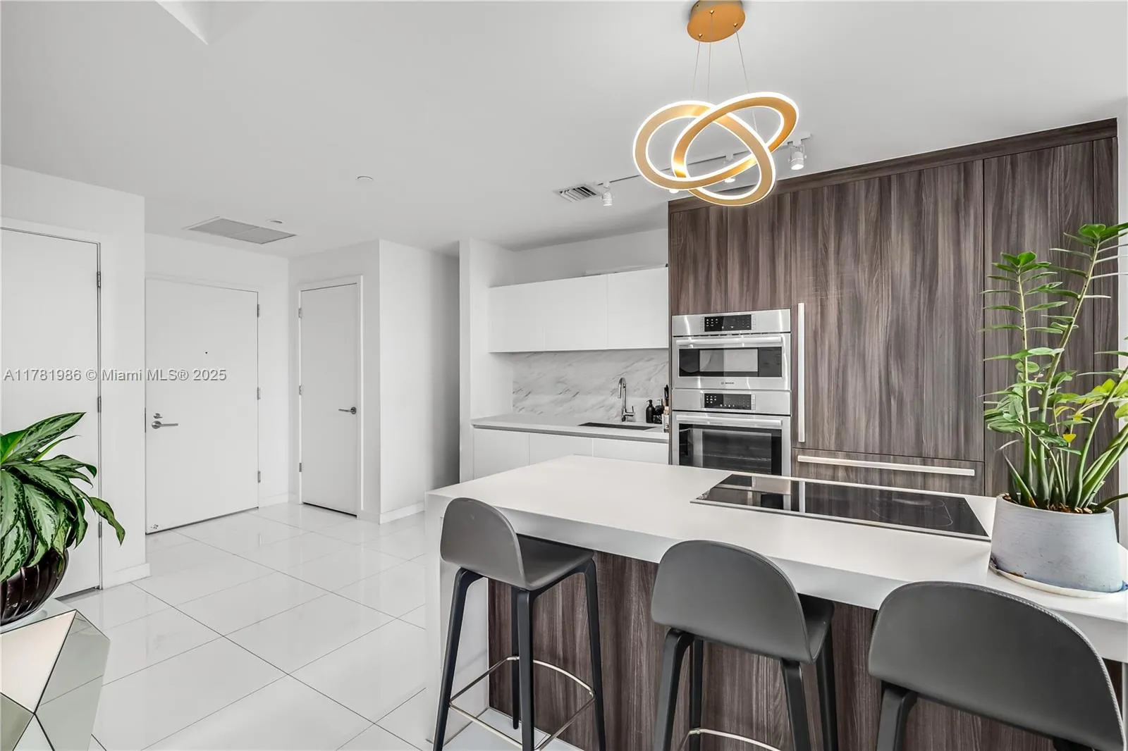 851 NE 1st Ave # 1102, Miami FL 33132