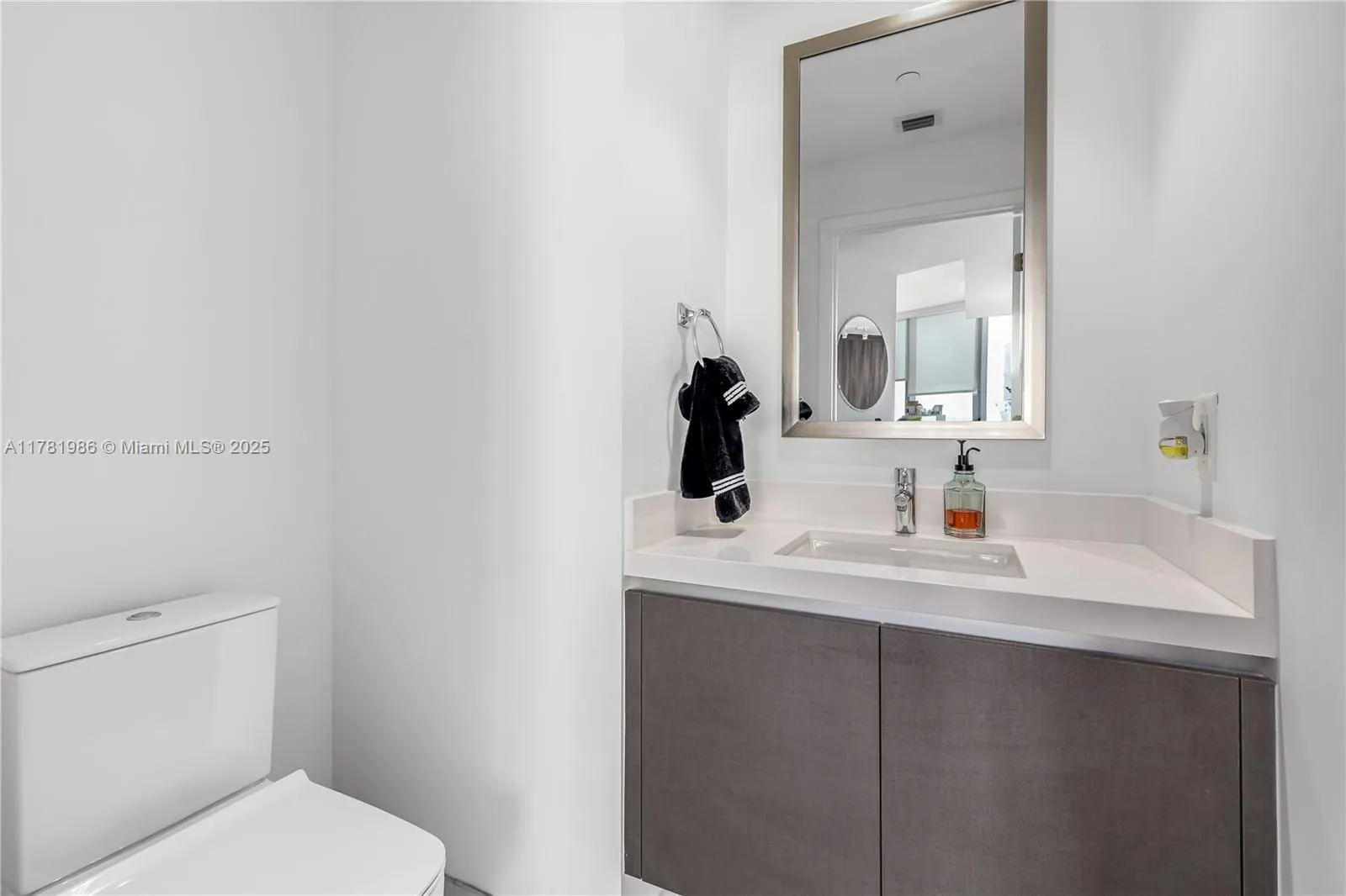 851 NE 1st Ave # 1102, Miami FL 33132