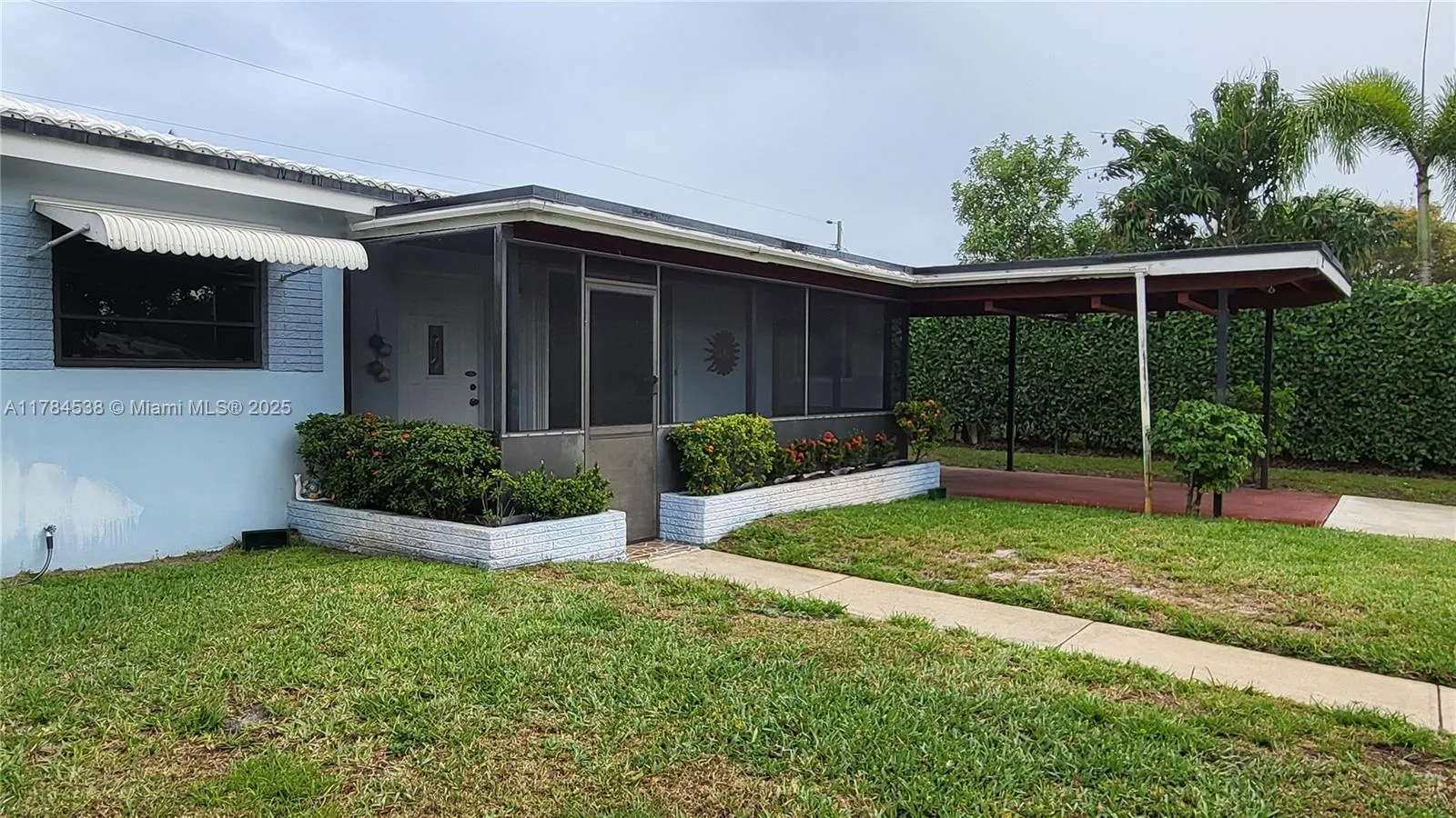 521 N 70th Way, Hollywood FL 33024