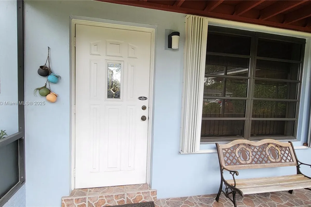 521 N 70th Way, Hollywood FL 33024