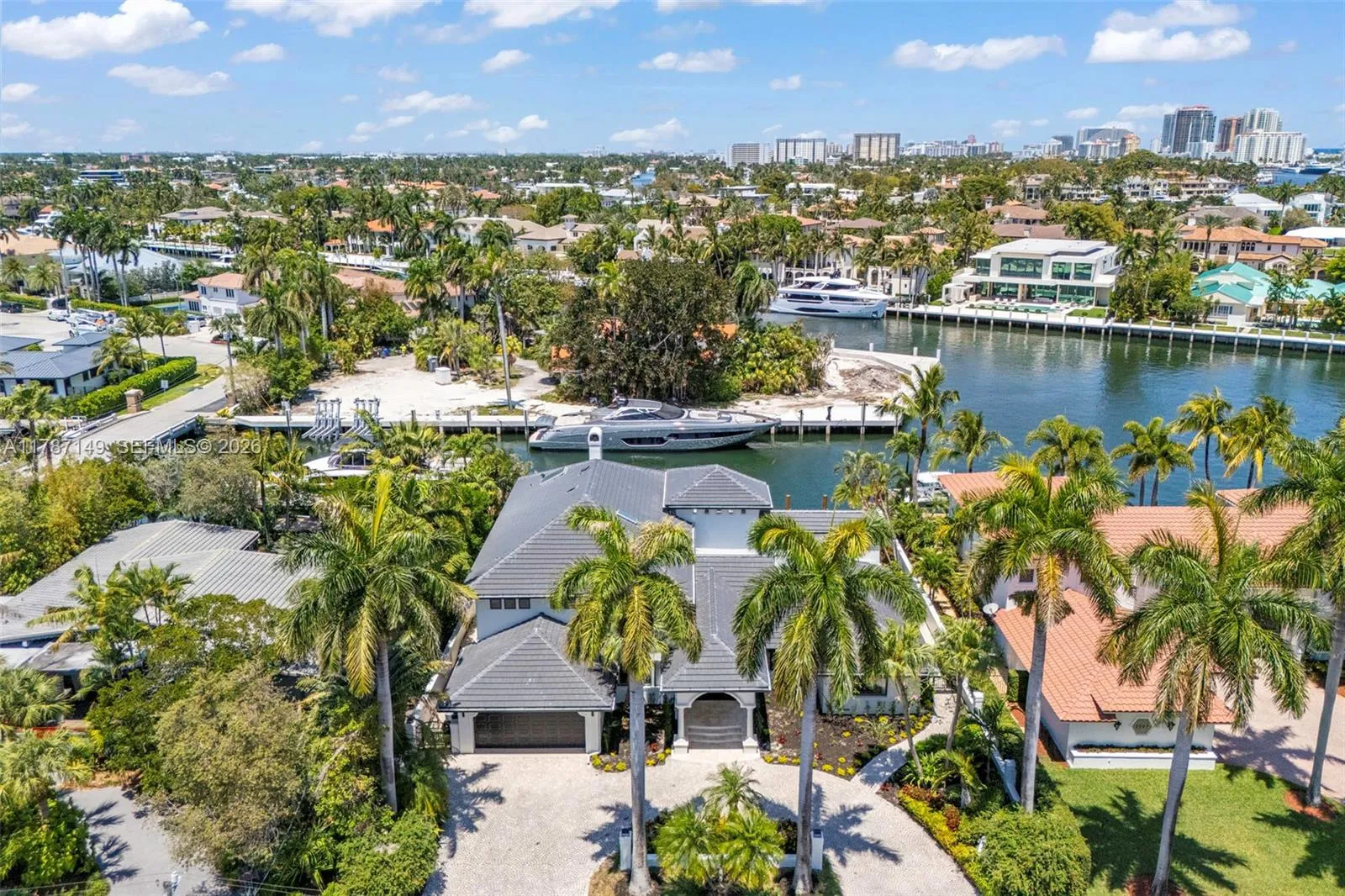 2561 Lucille Dr, Fort Lauderdale FL 33316