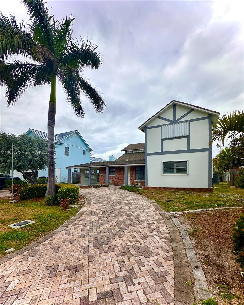 2727 NE 31st Ct, Lighthouse Point FL 33064