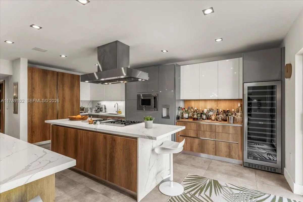 635 Curtiswood Dr, Key Biscayne FL 33149