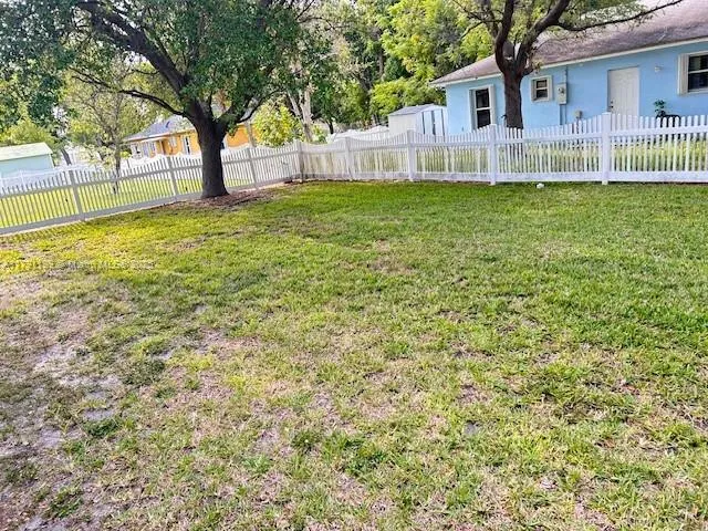 6001 SW 66th St, South Miami FL 33143