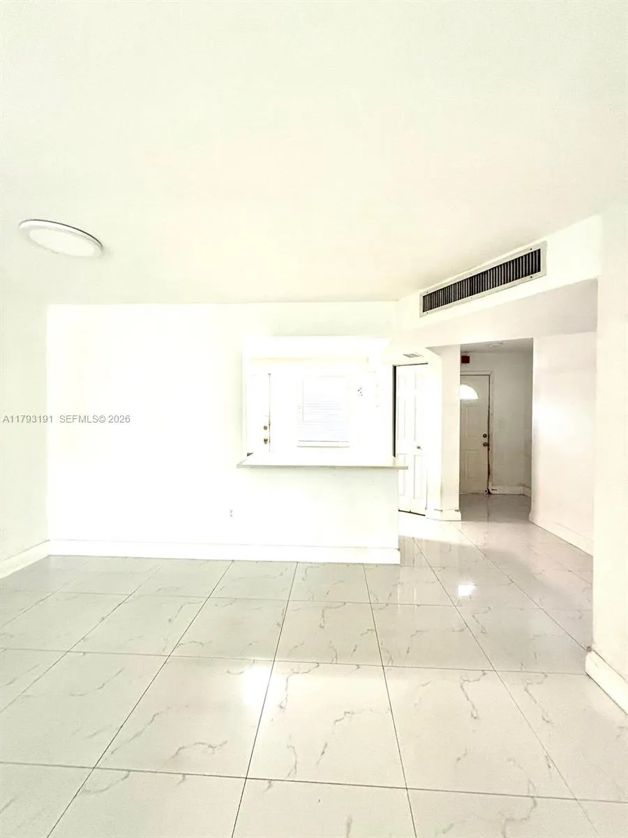 1401 NE 191st St # D201, Miami FL 33179