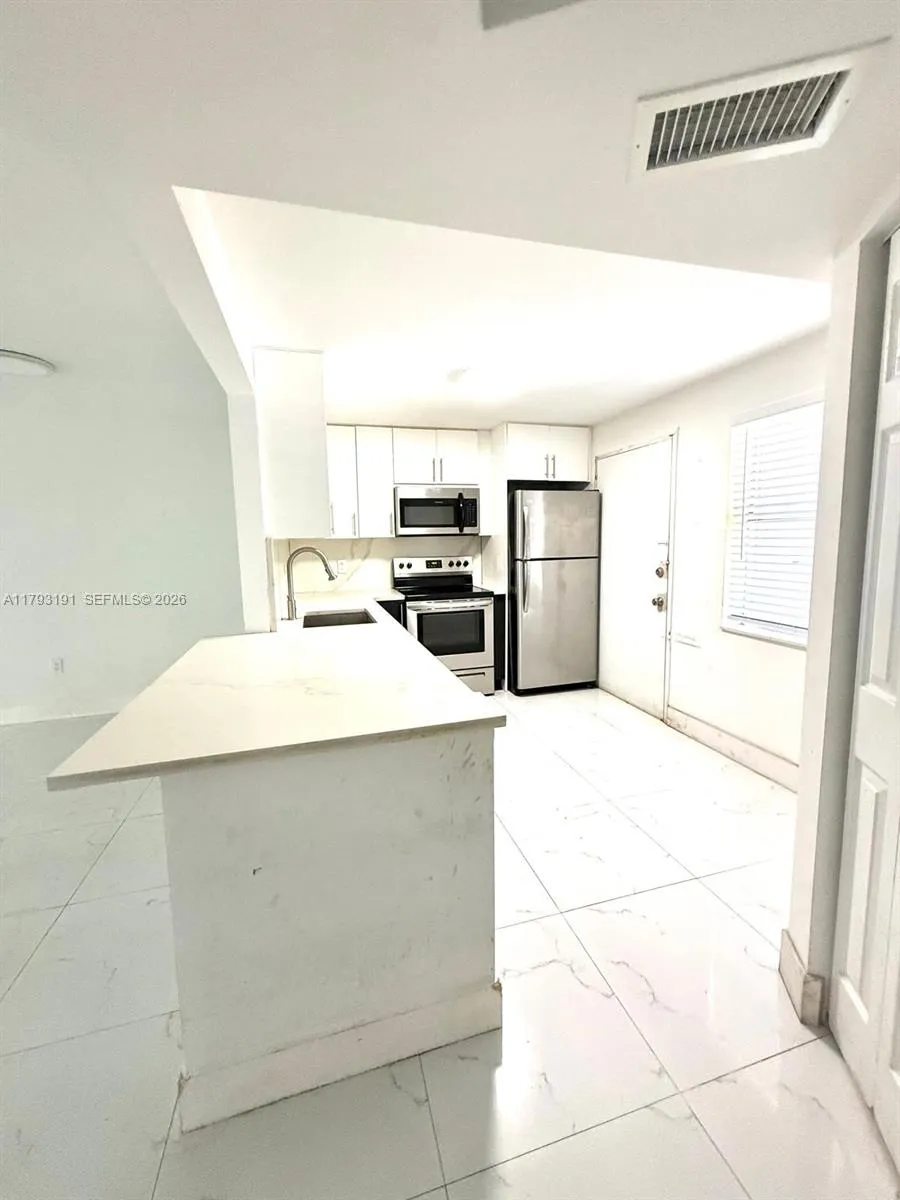 1401 NE 191st St # D201, Miami FL 33179