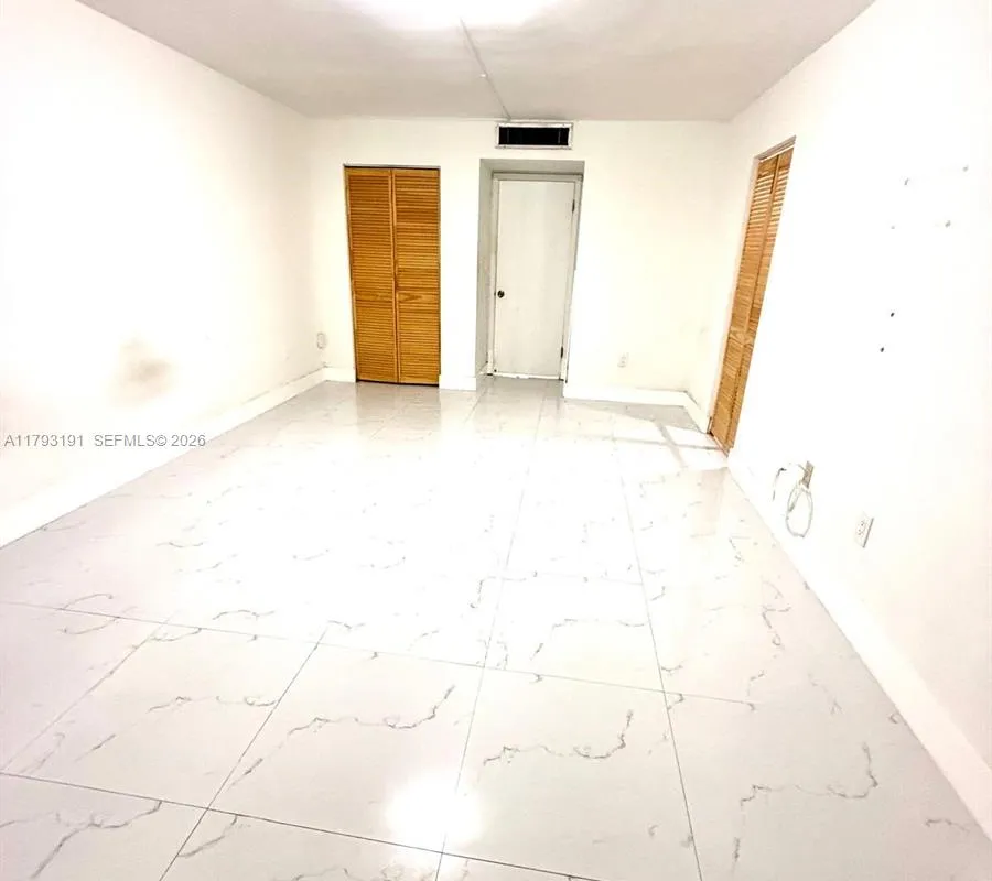 1401 NE 191st St # D201, Miami FL 33179