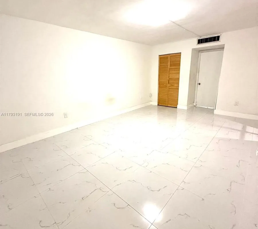 1401 NE 191st St # D201, Miami FL 33179