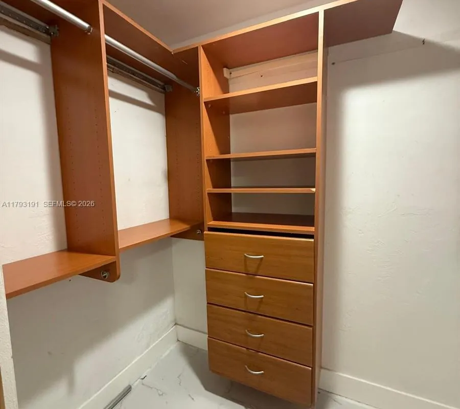 1401 NE 191st St # D201, Miami FL 33179