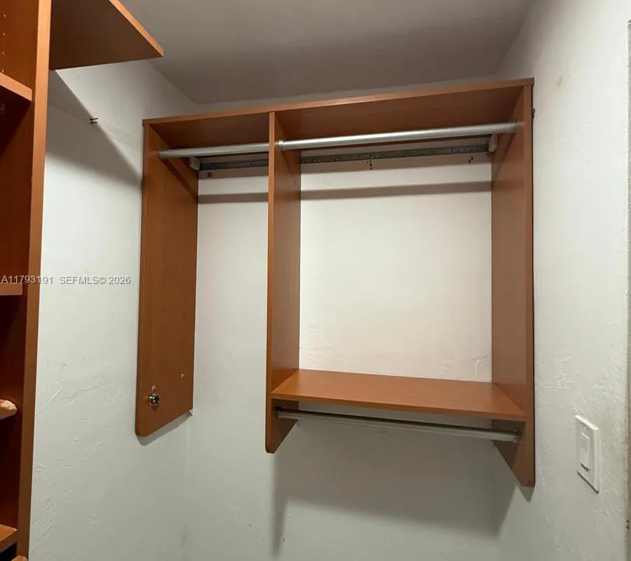 1401 NE 191st St # D201, Miami FL 33179