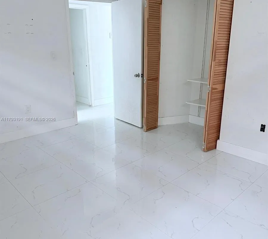 1401 NE 191st St # D201, Miami FL 33179