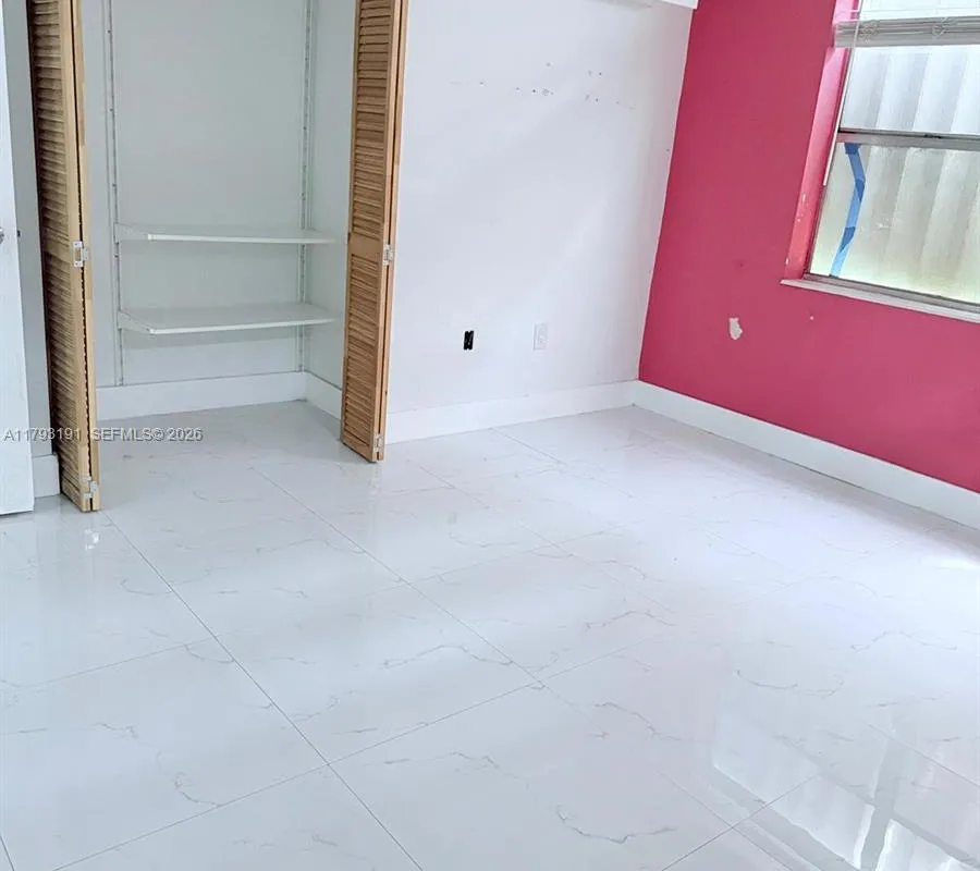 1401 NE 191st St # D201, Miami FL 33179