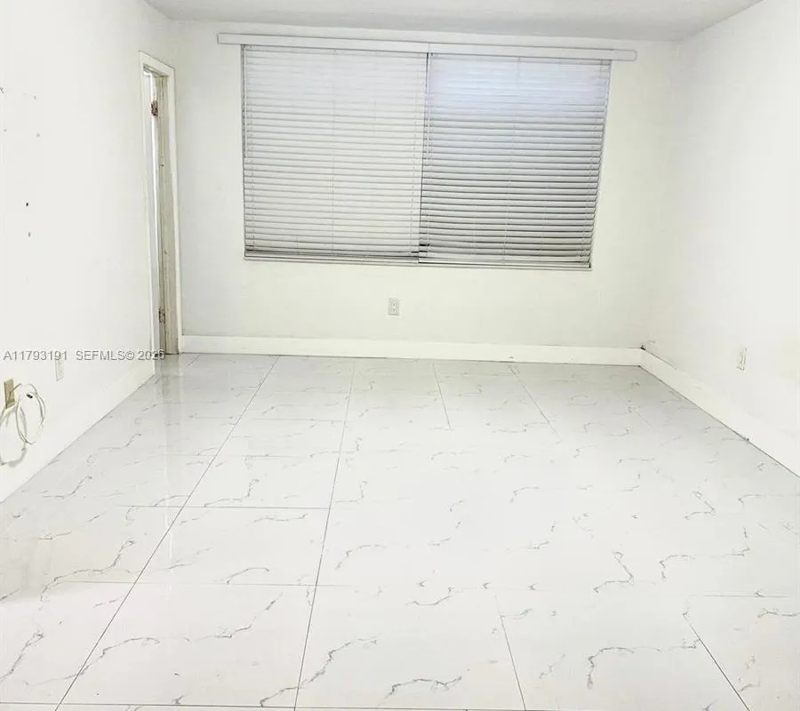 1401 NE 191st St # D201, Miami FL 33179