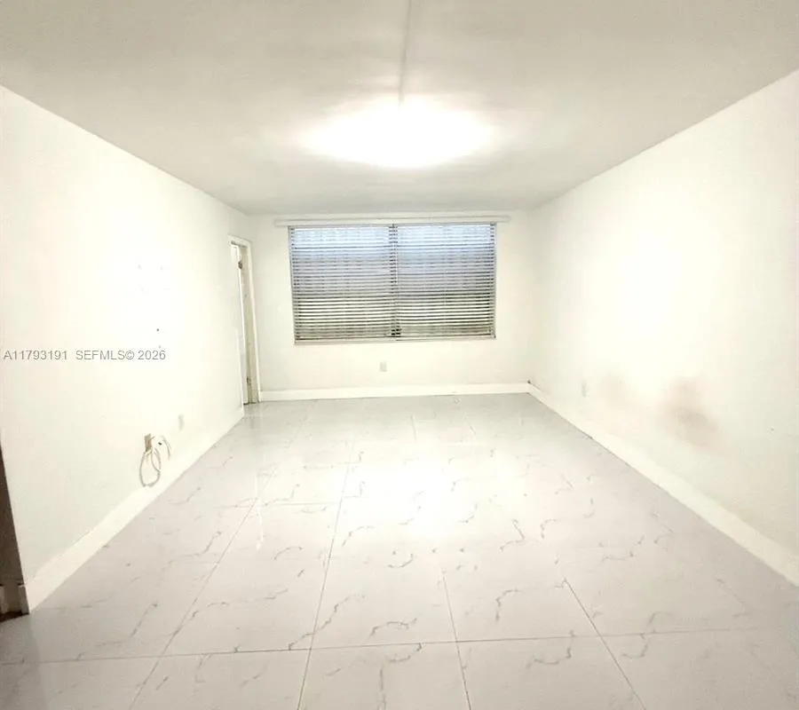 1401 NE 191st St # D201, Miami FL 33179