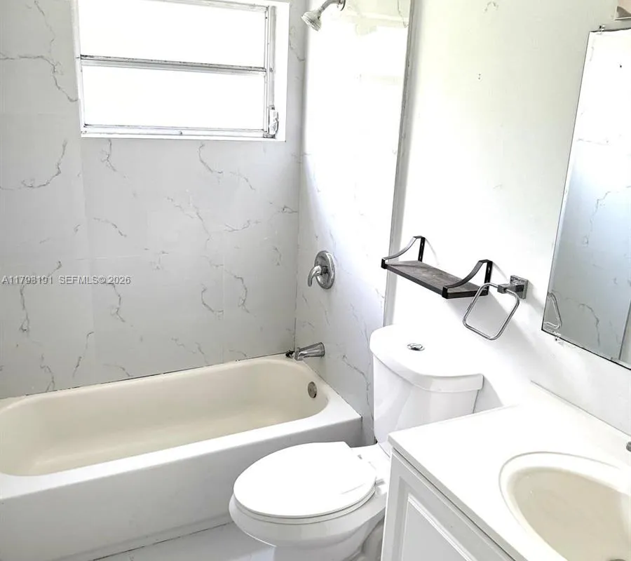 1401 NE 191st St # D201, Miami FL 33179